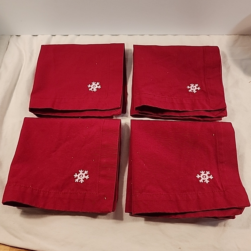 POTTERY BARN KIDS Set of 4 Red Napkins 12"x12" Embroidered White Snowflake Linen